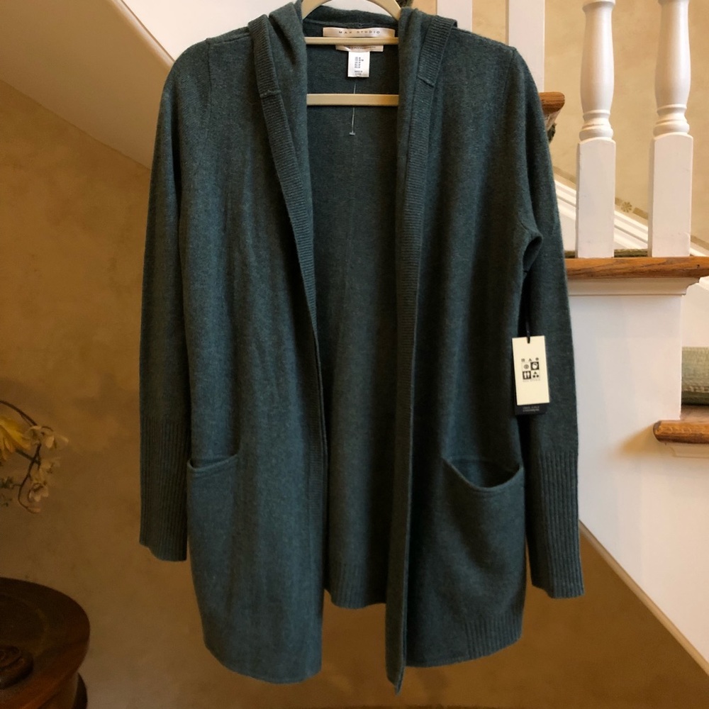 Max Studio Women’s NWT 100% Cashmere Sweater